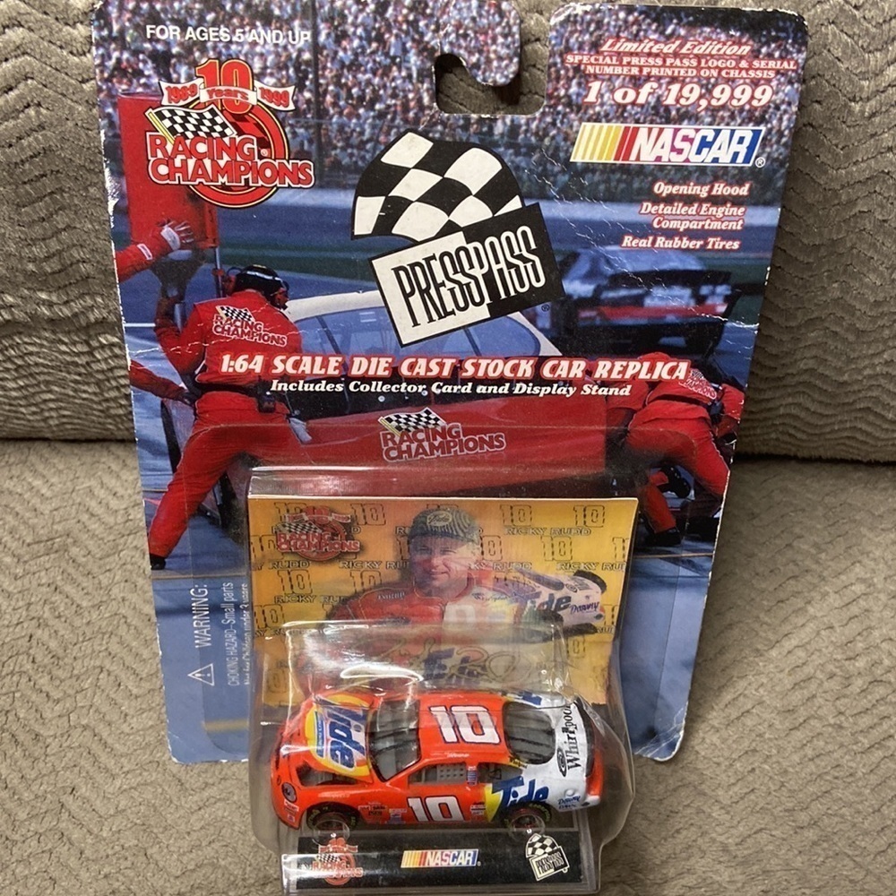 NIP NASCAR Racing Champions 1:64 Scale Die Cast Car Replica Ricky Rudd